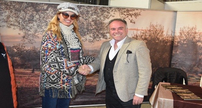 Ünlü Manken Tuğba Özay: İnya standında güzelliğinin sırrını açıkladı