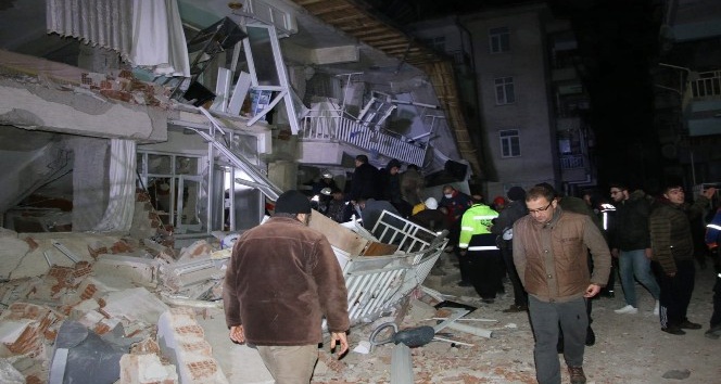 Elazığ’da 6.8 büyüklüğünde deprem