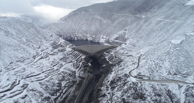 Deriner Barajı’nın etkileyici kış görünümü