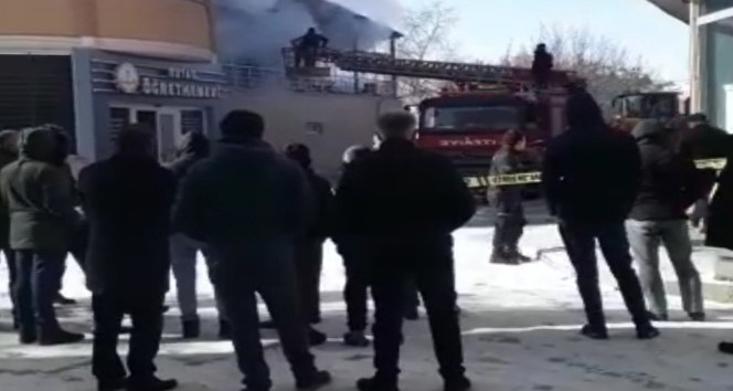 Tutak Öğretmen Evi Kafesinde Yangın Ağrı