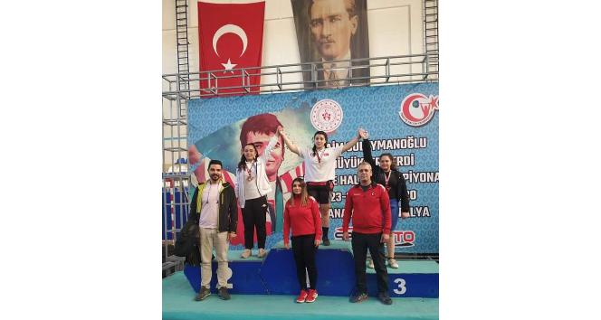 14 yaşındaki Fatma Gül’den büyükler şampiyonasında Türkiye rekoru