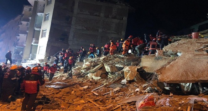 Mardin’den giden kurtarma ekibinin katılımıyla 2 kişi kurtarıldı