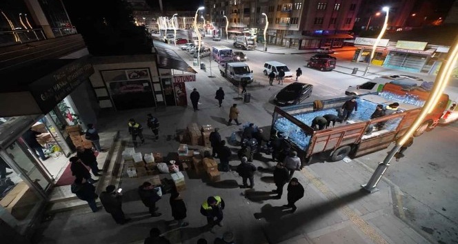 Yardım malzemeleri gece yola çıktı