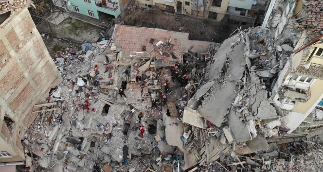 Elazığ&#039;da Mustafa Paşa Mahallesi&#039;nde çöken binada çalışmalar sürüyor