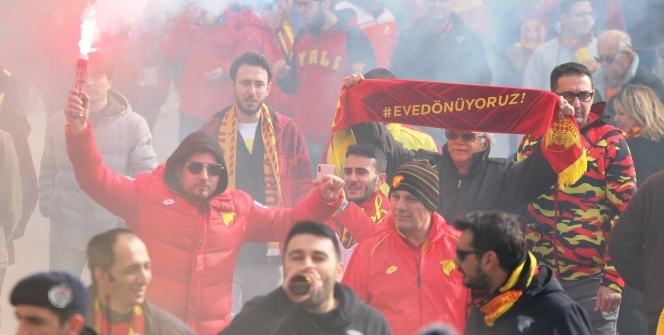 Binlerce Göztepe taraftarı yeni stadyuma yürüdü