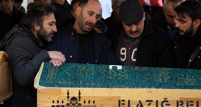 Elazığ&#039;daki depremde hayatını kaybeden 5 kişilik aile son yolculuğuna uğurlandı