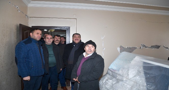 Başkan Gürkan depremde hasar gören yerleri ziyaret etti