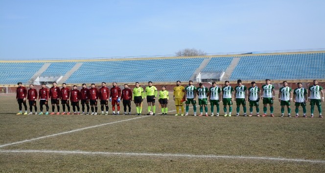 Bölgesel Amatör Lig maçında Elazığ Depremi’nde hayatını kaybedenler için saygı duruşu