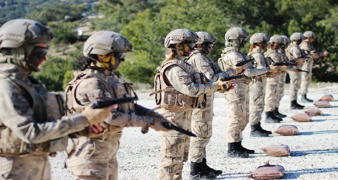 (Özel) İşte Türkiye’nin ilk kadın Jandarma Komando Astsubayları