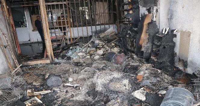 Yozgat’ta pet shopta yangın, çok sayıda hayvan telef oldu