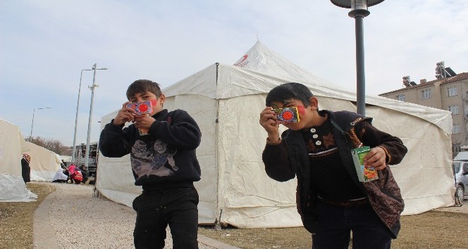 Depremin vurduğu Elazığ’da, çocukların çadır kentlerde yaşamı