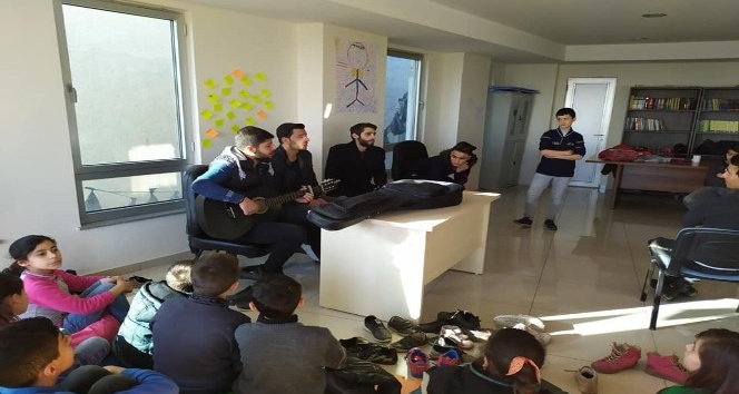 Öğrenciler canlı müzik eşliğinde eğlendi
