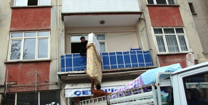 Elazığ’da 88 yapı için acil yıkım kararı, depremden kaçış