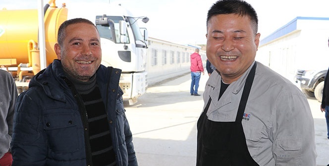 Çinli ve Türk işçiler ‘Korona virüsü’ne aldırmadan çalışıyorlar