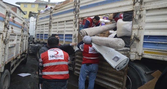 Ağrı’da toplanan yardımlar deprem bölgesine gönderildi