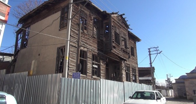 Edirne’de metruk binalar tehlike saçıyor