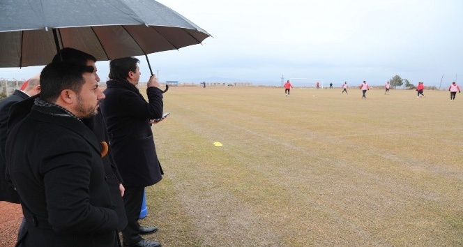 Başkan Arı, Nevşehir Belediyespor antrenmanını izledi