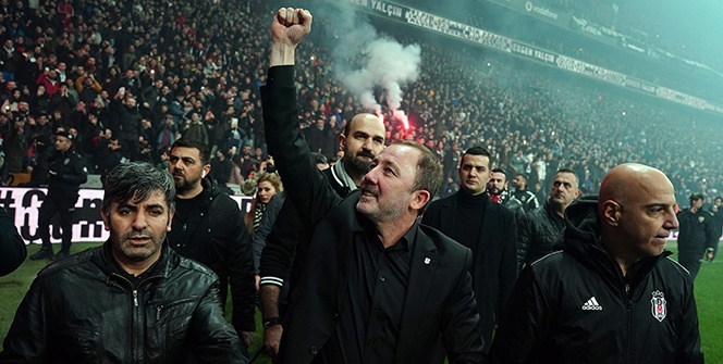 Sergen Yalçın, 20 bin taraftarın önünde imzayı attı