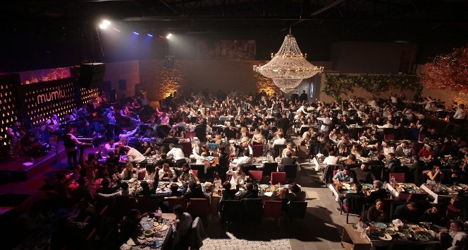 İzmir’de yıldızlar geçidi