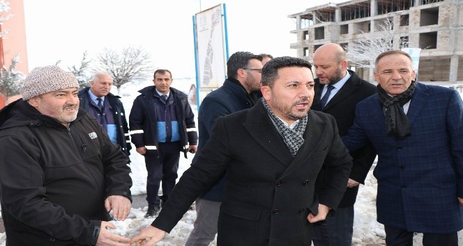 Belediye Başkanı Arı, karla mücadele çalışmalarını inceledi