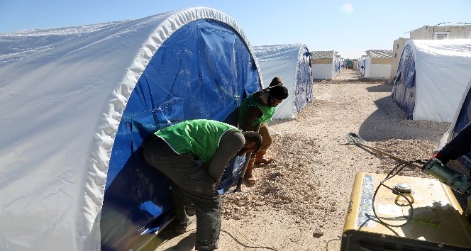 İdlibli ailelere çadır ve barınma desteği