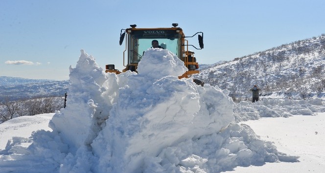 Bingöl’de karla mücadele, 197 köy yolunun açılması için çalışma yürütülüyor