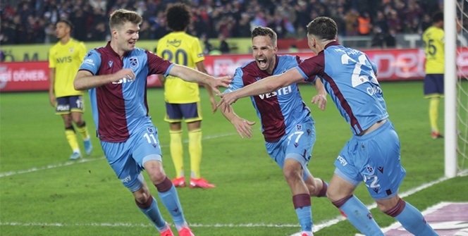 Fırtına evinde esti