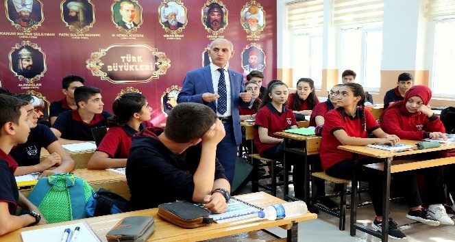 Erzincan’da 40 bin 915 öğrenci için ders zili çaldı