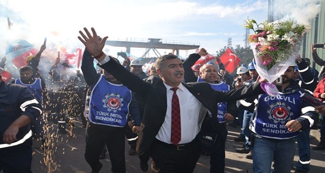 Türk Metal Sendikası ile MESS anlaştı, işçiler kutlama yaptı