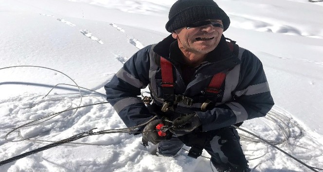 Dicle Elektrik ekibinin zorlu kış mücadelesi sürüyor