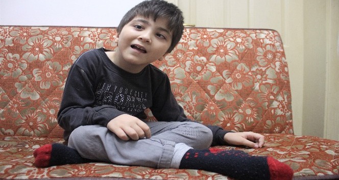 Uşaklı minik çocuğa Danimarka’dan gelen yürüme umudu