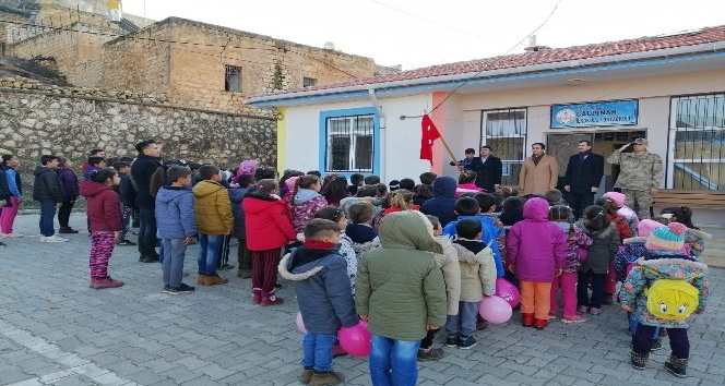 Kaymakam ‘Dündar’ öğrencileri sınıfta ziyaret etti