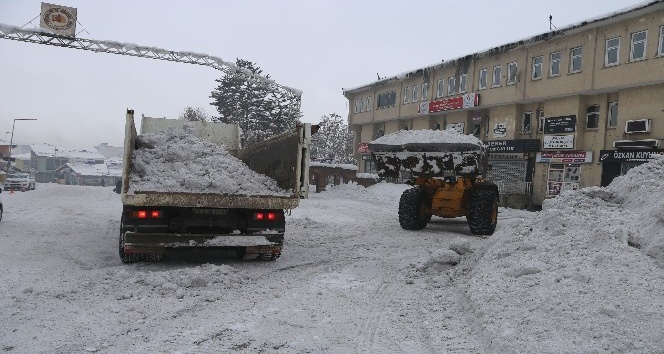 Varto Belediyesi kar nakline başladı