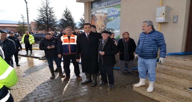 Vali Ahmet Ümit, mağdur olan vatandaşlarla bir araya geldi