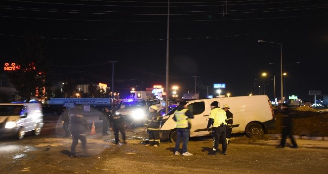 Nusaybin’de bankaya ait para yüklü minibüs kaza yaptı: 1 yaralı