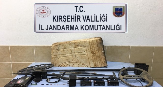 Jandarmadan kaçak kazı operasyonu: 2 gözaltı