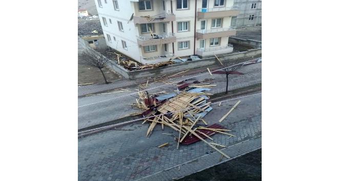 Yozgat’ta fırtına 1 kişinin yaralanmasına neden oldu