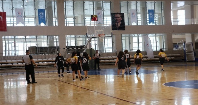 Siirt’te okullar arası basketbol turnuvası başladı