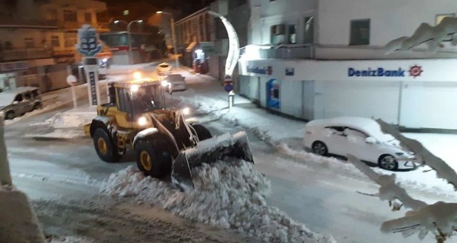 Malazgirt Belediyesinden karla mücadele çalışması
