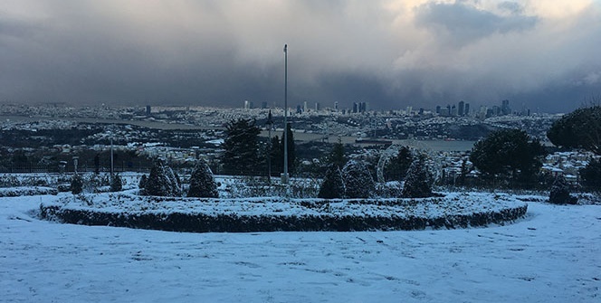 İstanbullular, kar manzaralarına uyandı