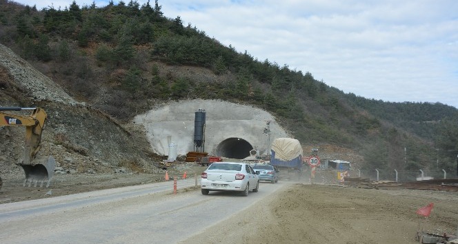 Her gün dağı 2 metre deliyorlar