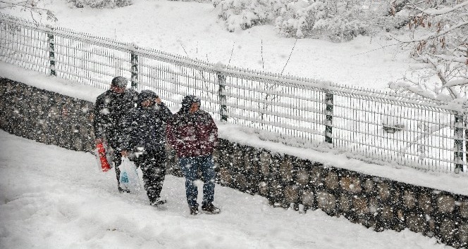 Şırnak’ta kar yağışı nedeni ile 32 köy ve 8 mezra yolu ulaşıma kapandı