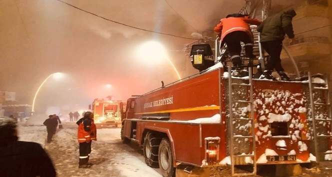 Şırnak’ta yangın, 13 kişi dumandan etkilendi