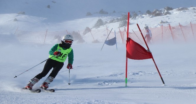 Ergan Dağı’nda sporcuların şampiyonluk mücadelesi