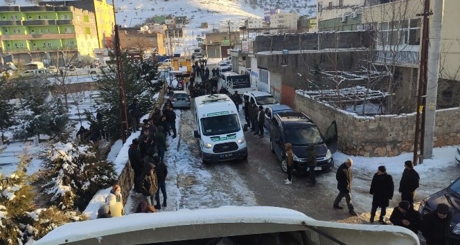 Yangında hayatını kaybeden 3 kardeş aynı mezarlığa gömüldü