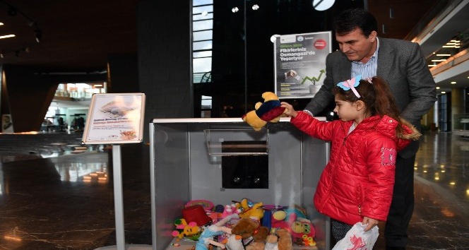 Osmangazi’den depremzede çocuklara oyuncak
