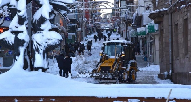 Giresun Belediyesi’nin karla mücadelesi devam ediyor