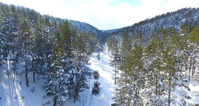 Dumanlı Tabiat Parkında karla mücadele çalışmaları havadan görüntülendi