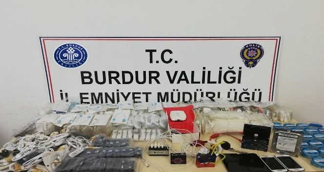 Burdur’da kaçak telefon operasyonu