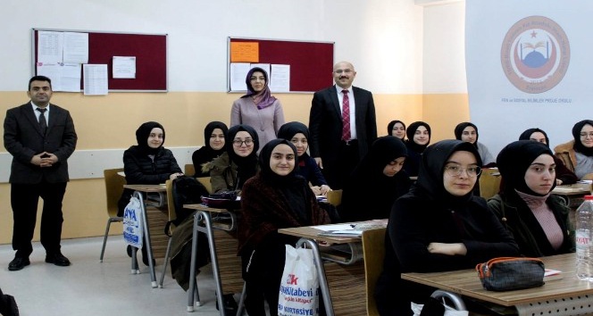 Erzincan’da akademisyenler lise öğrencileriyle bir araya geldi